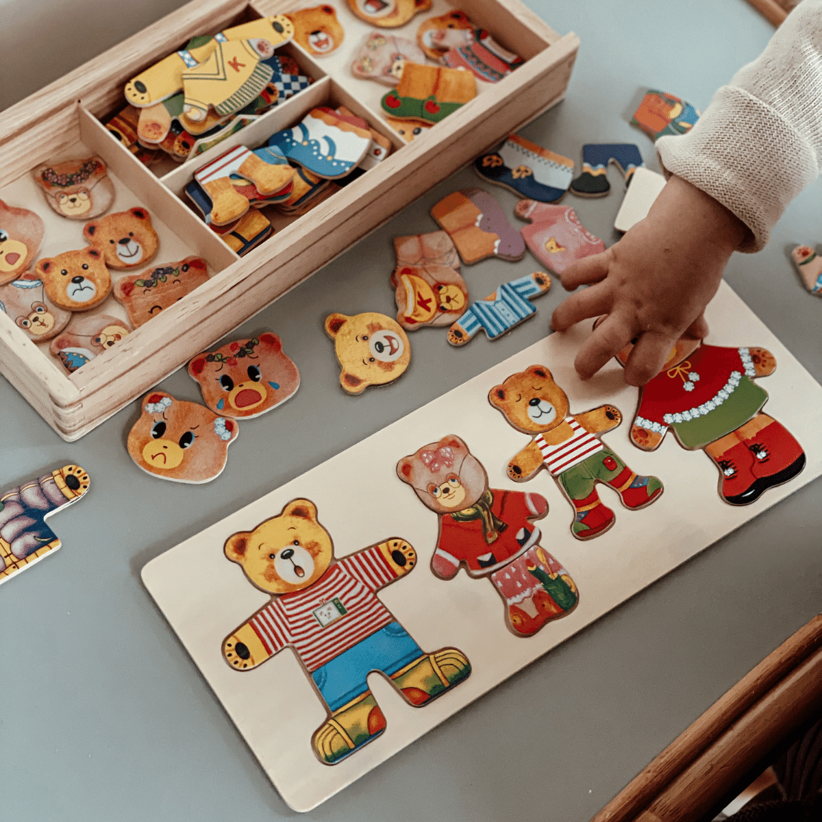 Houten Teddybeer Aankleedpuzzel - Creatief Spelen voor Kleine Handen!